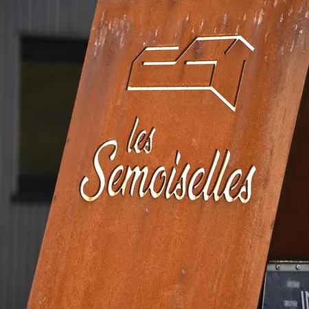Βίλα Rochehaut, Les Semoiselles, Isabelle *