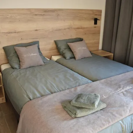 Villa Rochehaut, Les Semoiselles, Isabelle *