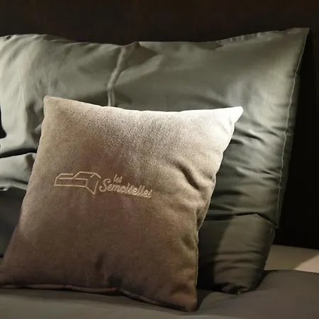 Villa Rochehaut, Les Semoiselles, Isabelle Bouillon